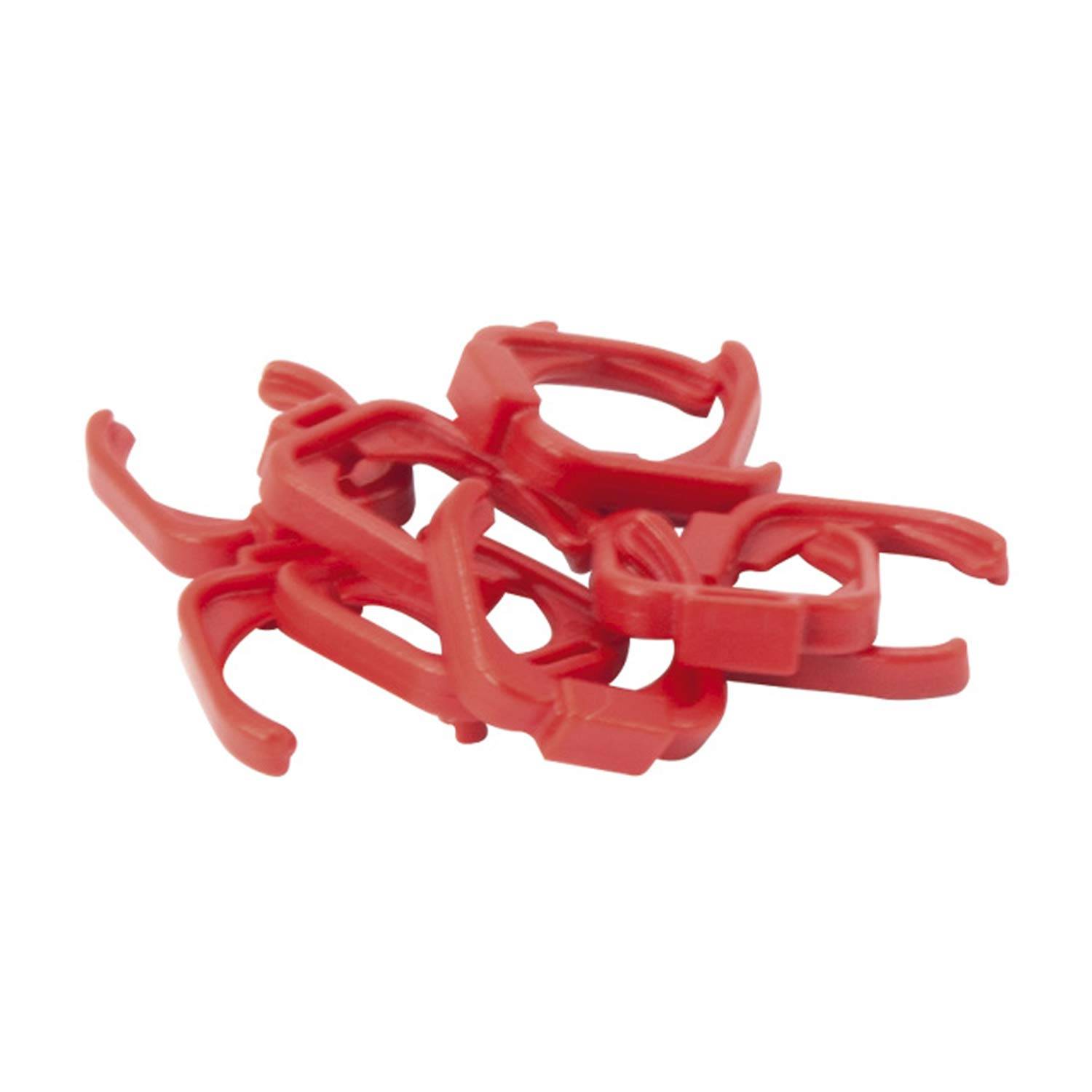 Rote Plastikklammern sind zusammengehäuft, die üblicherweise in Laboratorien verwendet werden, um Glasverbindungen sicher zu befestigen.