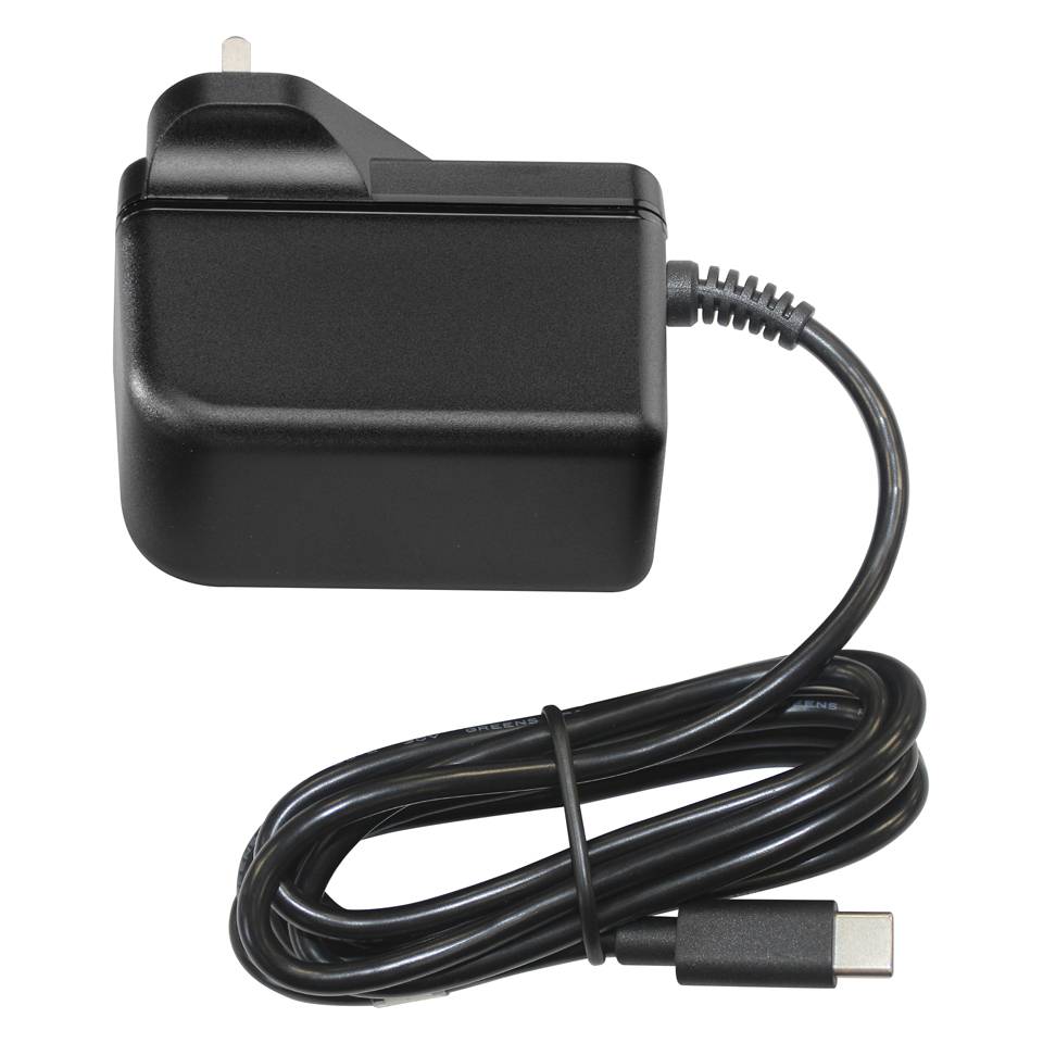 Schwarzer Wandladapter mit angeschlossenem USB-C-Kabel und Stecker
