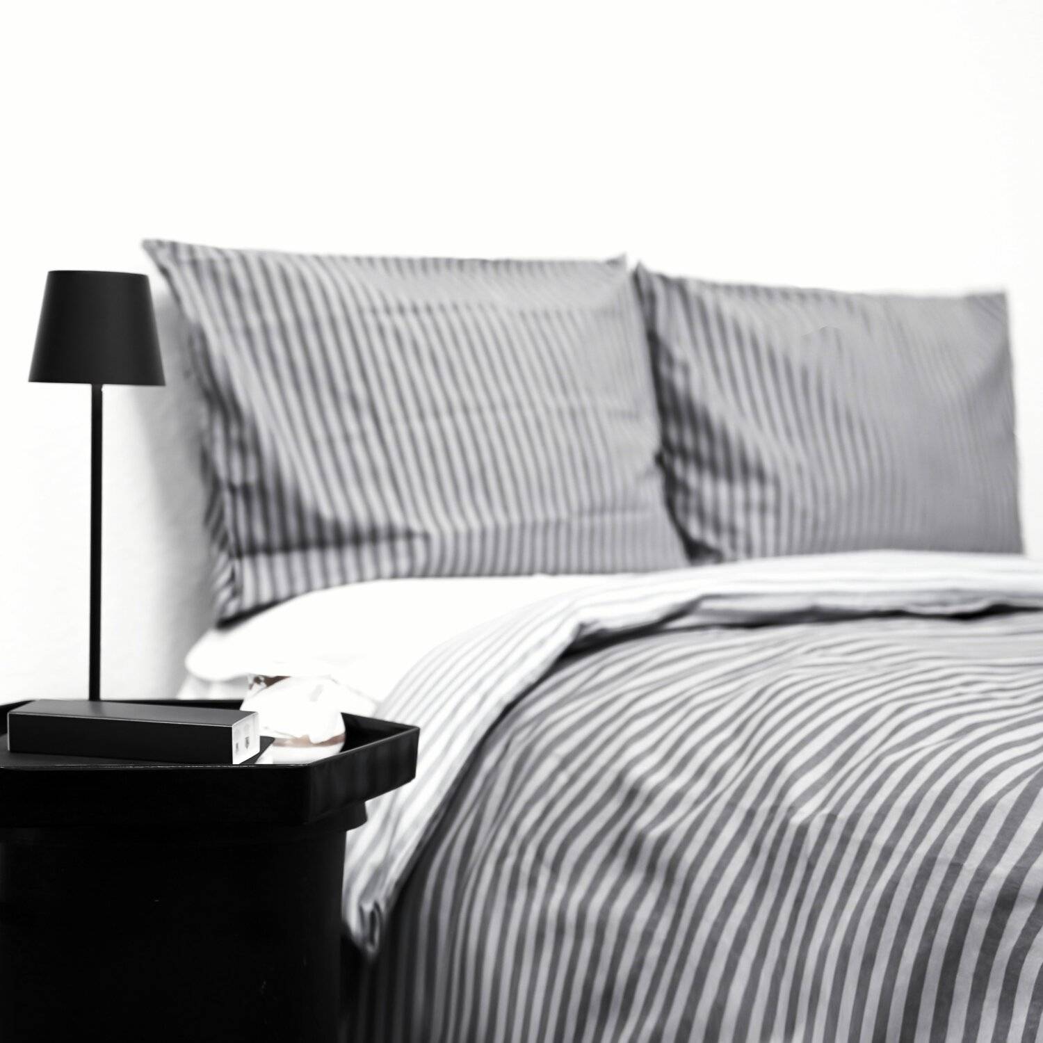 Gestreifte Bettwäsche mit Reißverschluss 200x200 cm, 2x Kissenbezug 80x80 cm Grau
