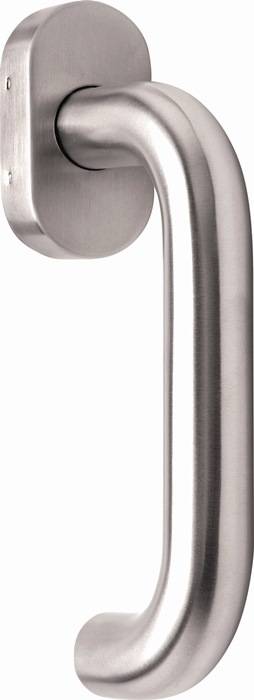 Eine geschwungene Metallduschbrause mit elegantem, modernem Design, die an einer Wand montiert ist.