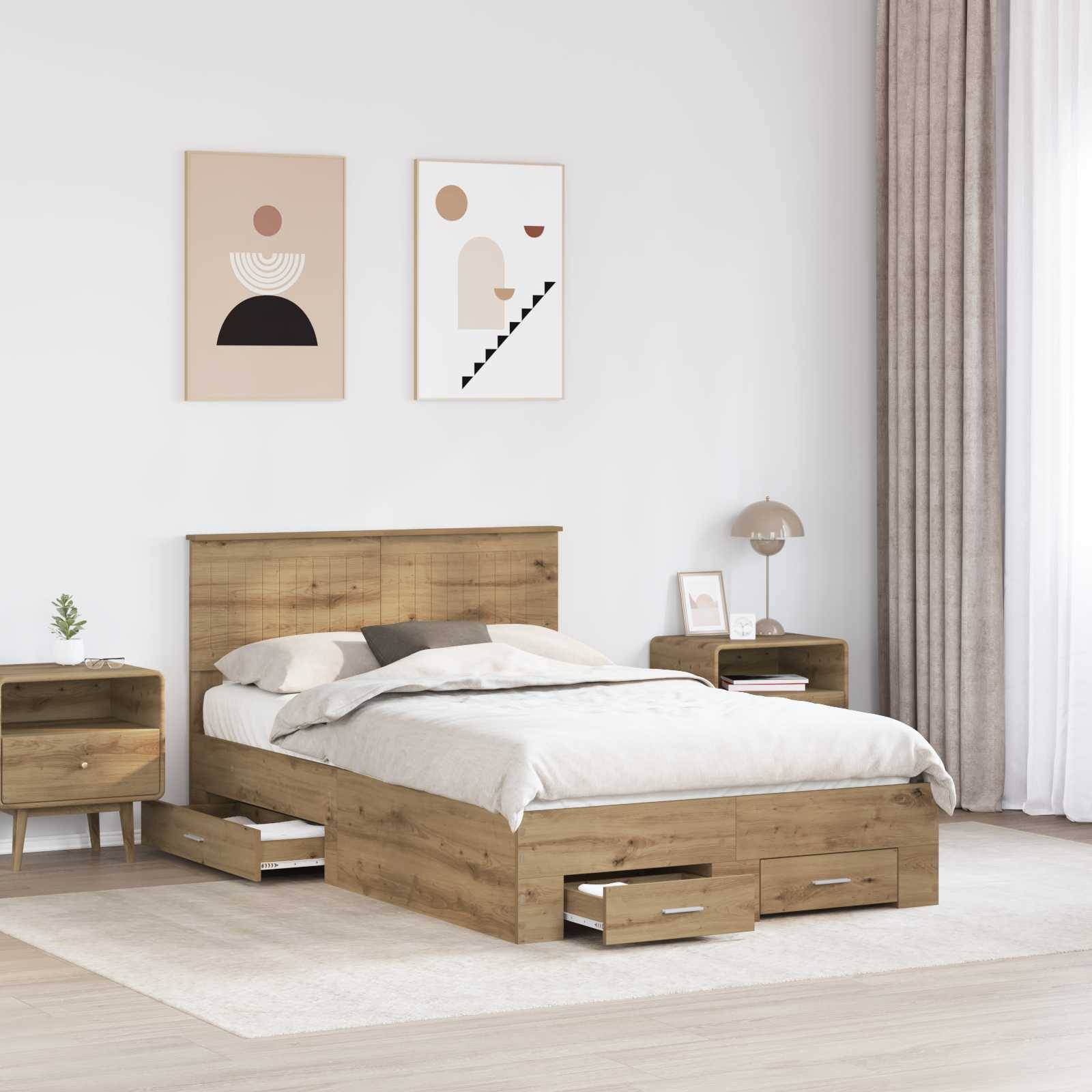 Schlafzimmer mit einem hölzernen Bett mit integrierten Schubladen für Speicherplatz. Zwei abstrakte Kunstwerke hängen über dem Bett. Ein Nachttisch mit einer Lampe und einer Pflanze ist auf der linken Seite.