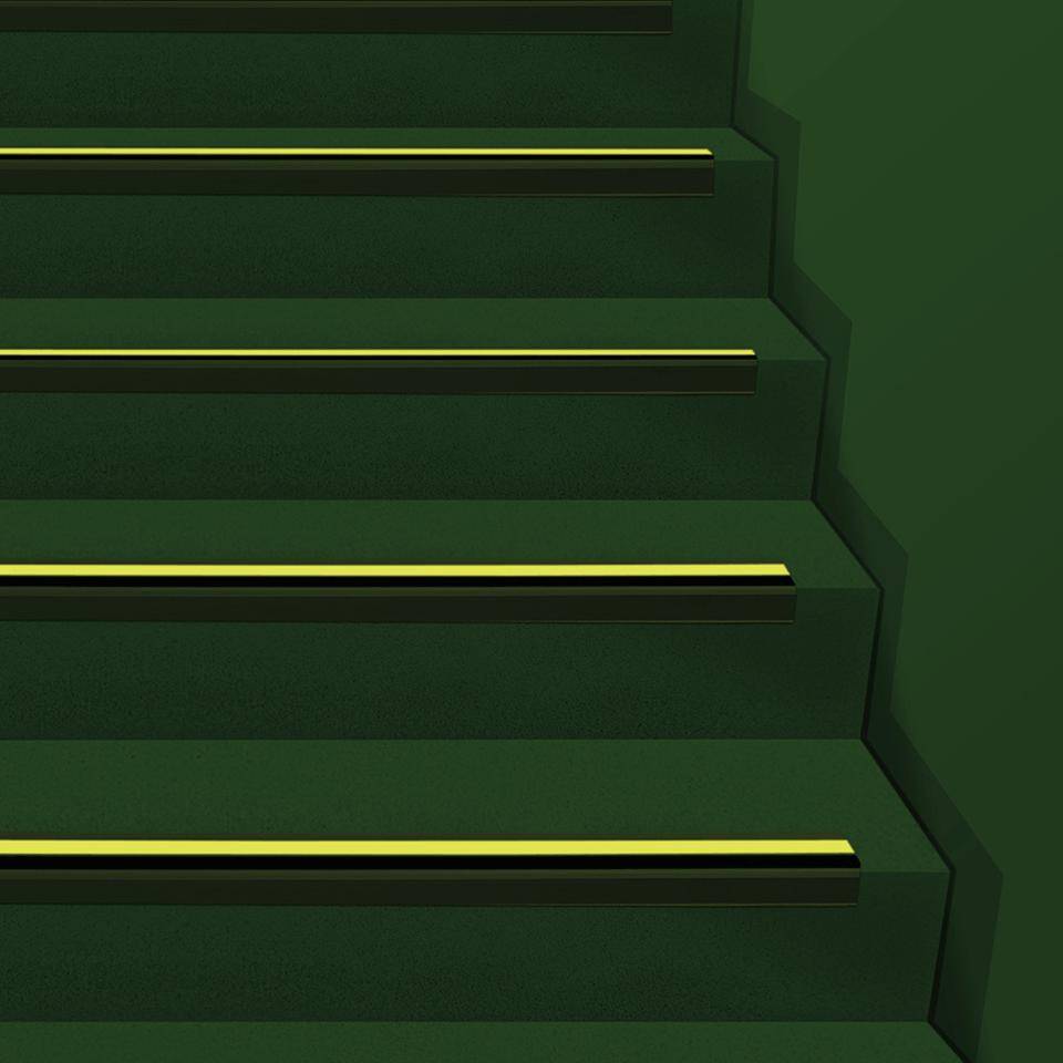 PERMALIGHT® power langnachleuchtend Treppenkantensch.profil, 2 Streifen, R10/R13 Glitter, 66x30x1000mm, DIN 67510