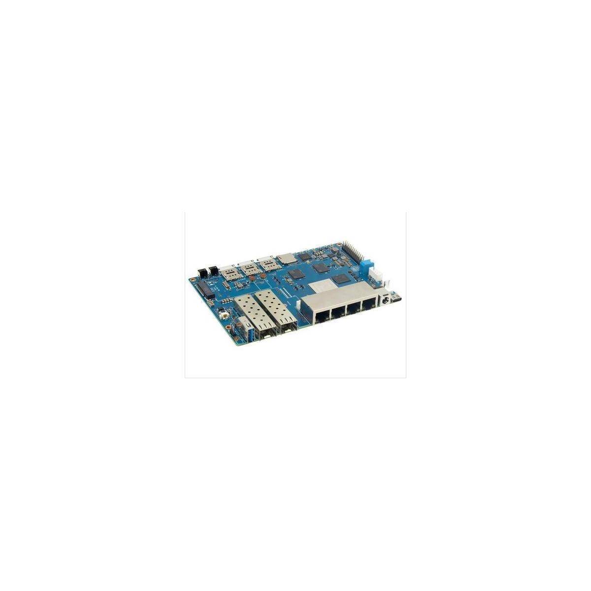Eine blaue Leiterplatte mit mehreren Anschlüssen und elektronischen Komponenten, Teil eines Netzwerk- oder Verarbeitungsgeräts, isoliert auf weißem Hintergrund.