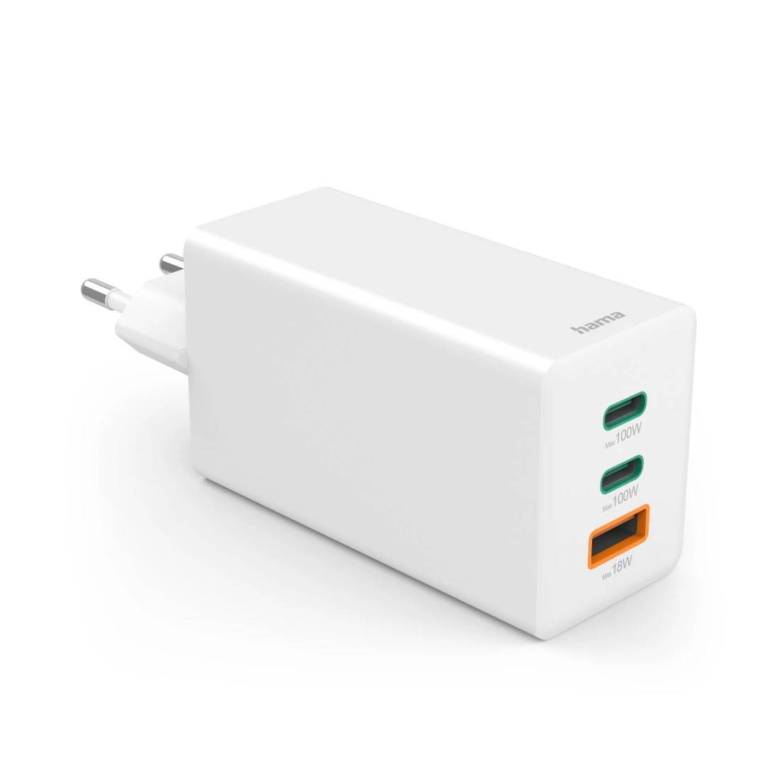 Weißes Wandladegerät mit zwei USB-C-Anschlüssen und einem USB-A-Anschluss, dargestellt in Schrägansicht mit europäischem Stecker.