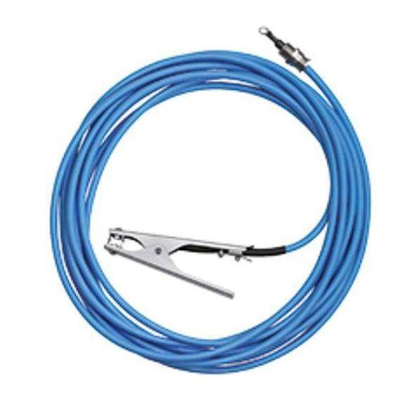 Ein blauer Massedraht mit einer Krokodilklemme und einem Ringkabelschuh.