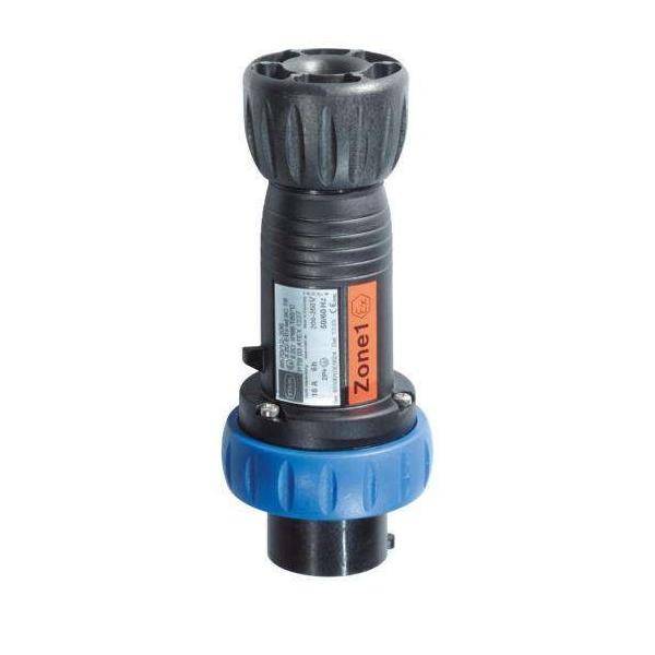 Ein schwarzer und blauer Industriestecker mit einem Etikett, das mit 