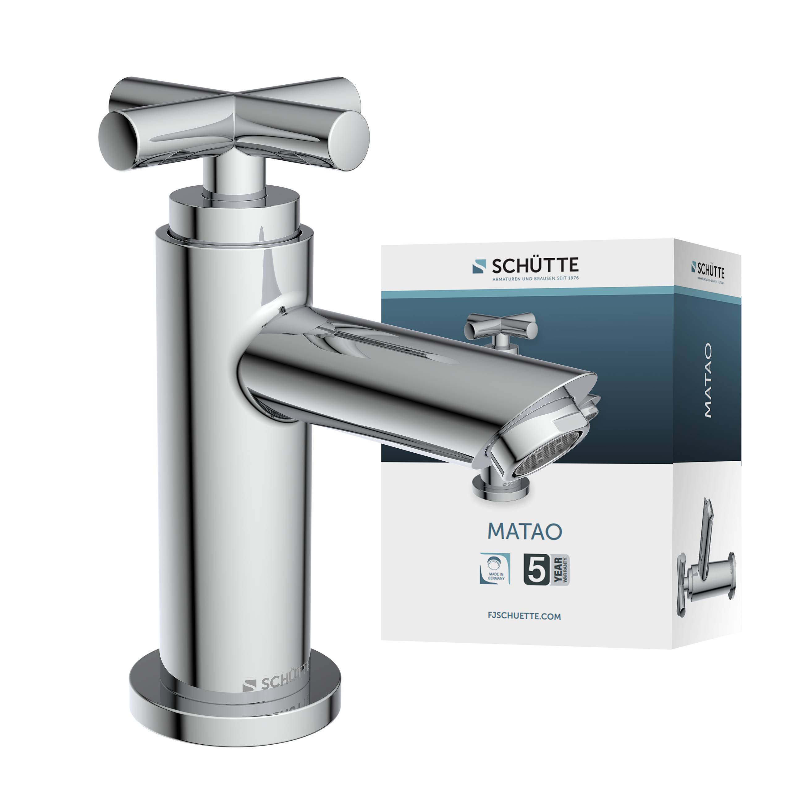 Glänzender Chromauslauf im Badezimmer mit zylindrischem Design. Die Verpackung im Hintergrund zeigt die Marke 