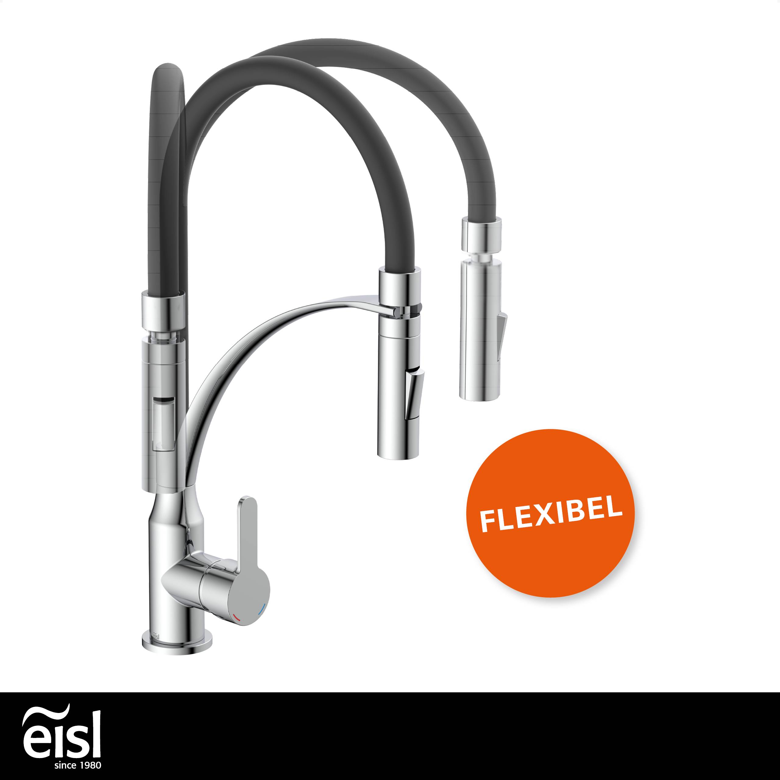 Ein Chrom-Küchenarmatur mit einem flexiblen schwarzen Schlauch. Ein kreisrundes orangefarbenes Etikett daneben liest sich 