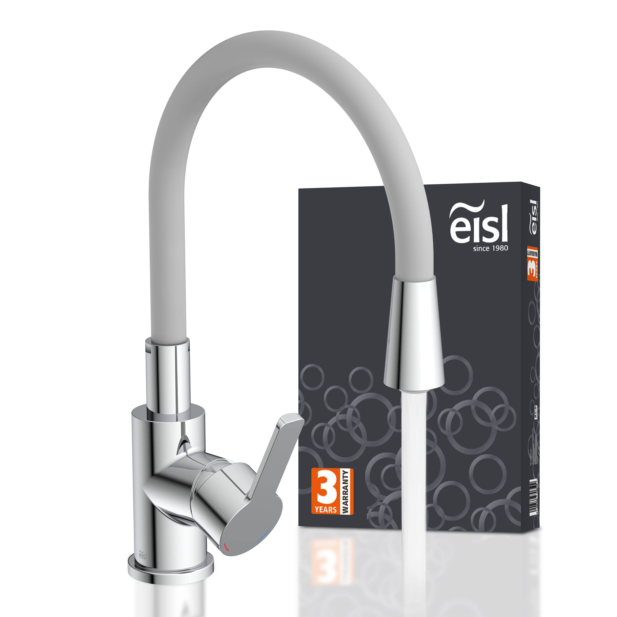 Ein moderner verchromter Küchenarmatur mit weißem flexiblem Auslauf wird neben seiner Verpackungsschachtel mit der Aufschrift 