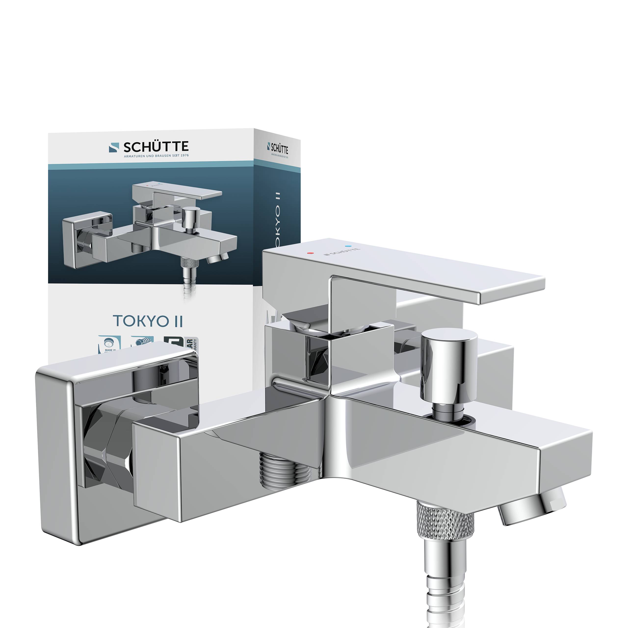 Eine Chrom-Badarmatur mit quadratischer Form und einer Duschbrause, die vor ihrer Verpackung präsentiert wird, mit der Beschriftung 