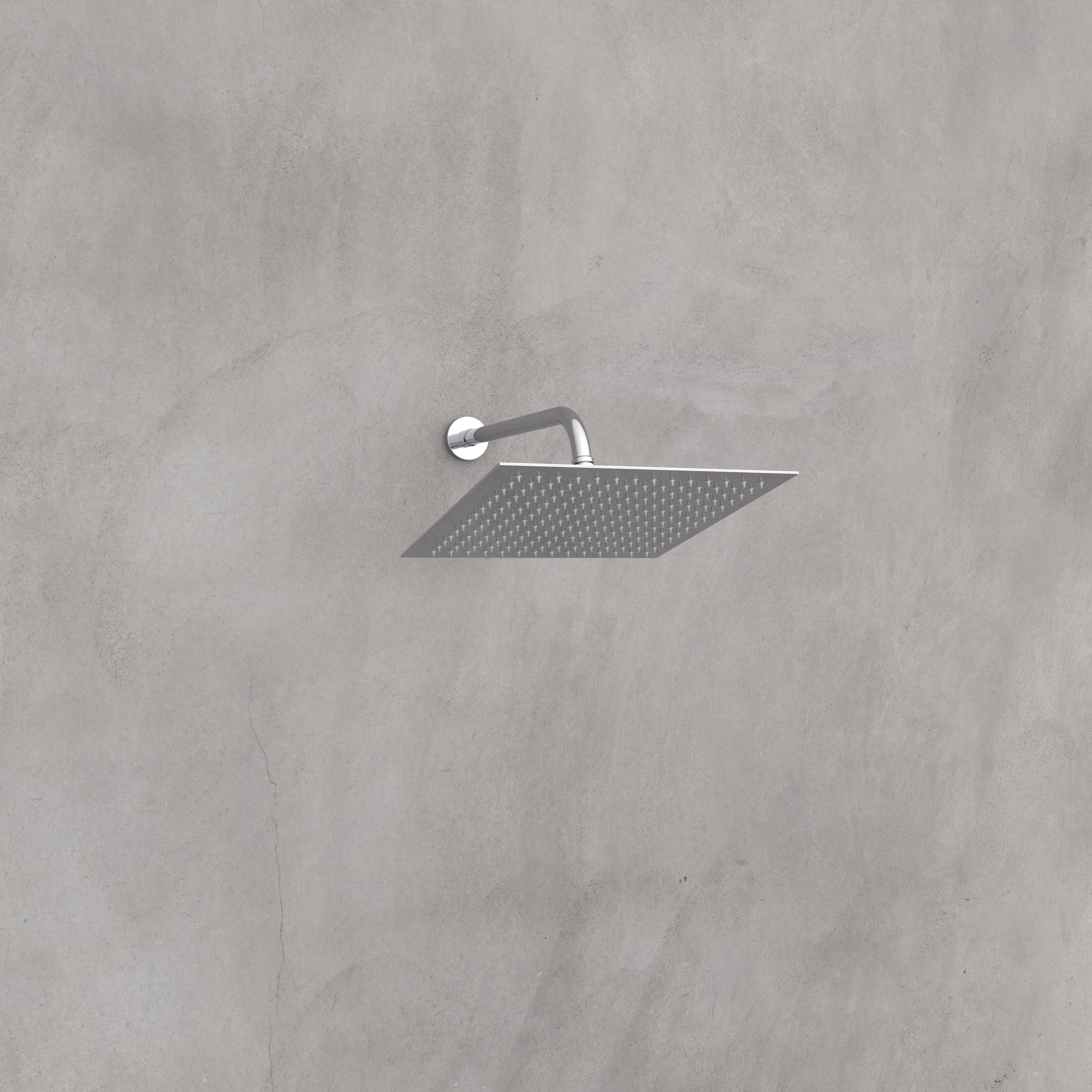 Ein minimalistischer quadratischer Duschkopf, der an einer schlichten grauen Wand montiert ist und modernes Badezimmerdesign andeutet.