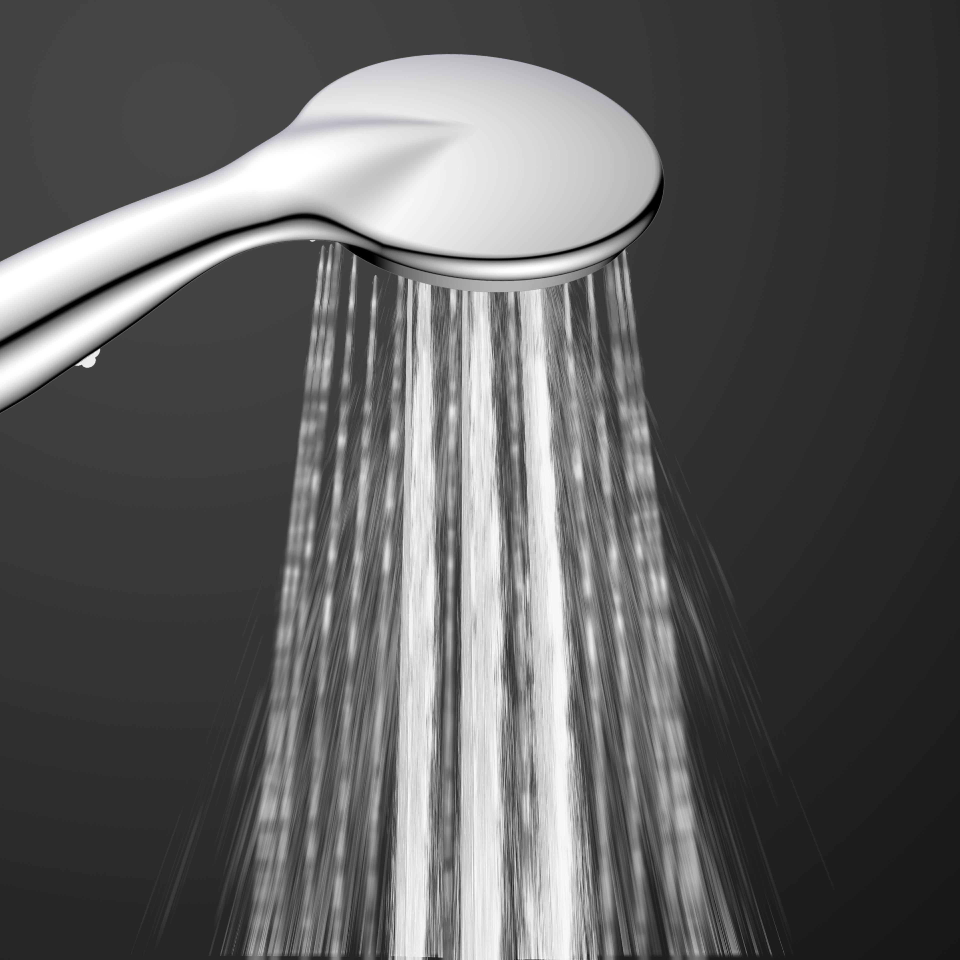 Ein silberner tragbarer Duschkopf gibt Wasserstrahlen gegen einen dunklen Hintergrund ab.