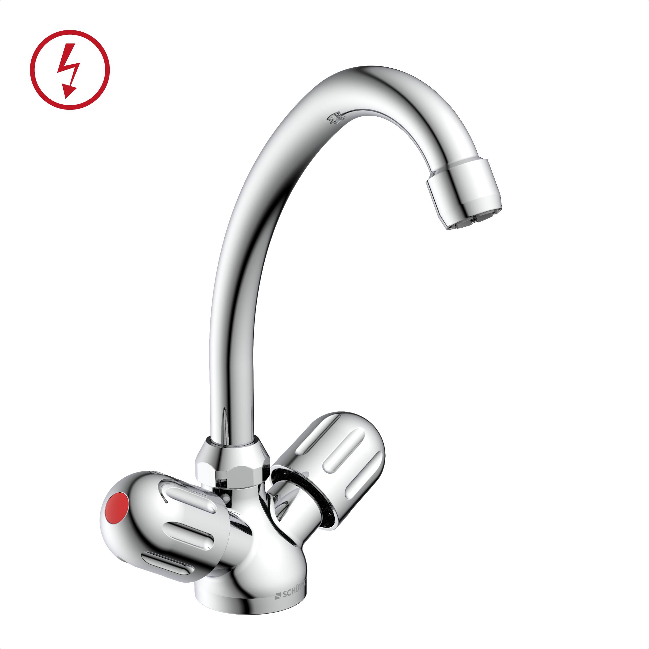 Ein verchromter Küchenarmatur mit einem roten Temperaturregelgriff und einem Stromsymbol, das anzeigt, dass es sich um eine elektrische Armatur handelt.