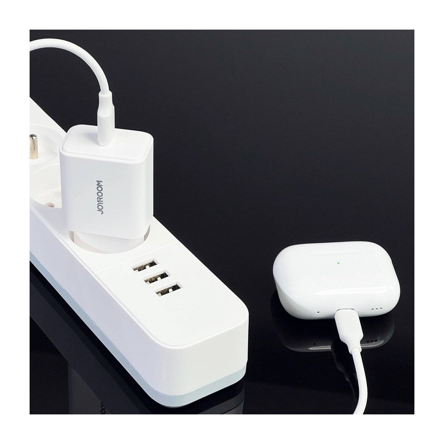 Joyroom JR-TCF06 USB-C PD 20W Wandladegerät + USB-C-Kabel – Weiß - Schnellladegerät