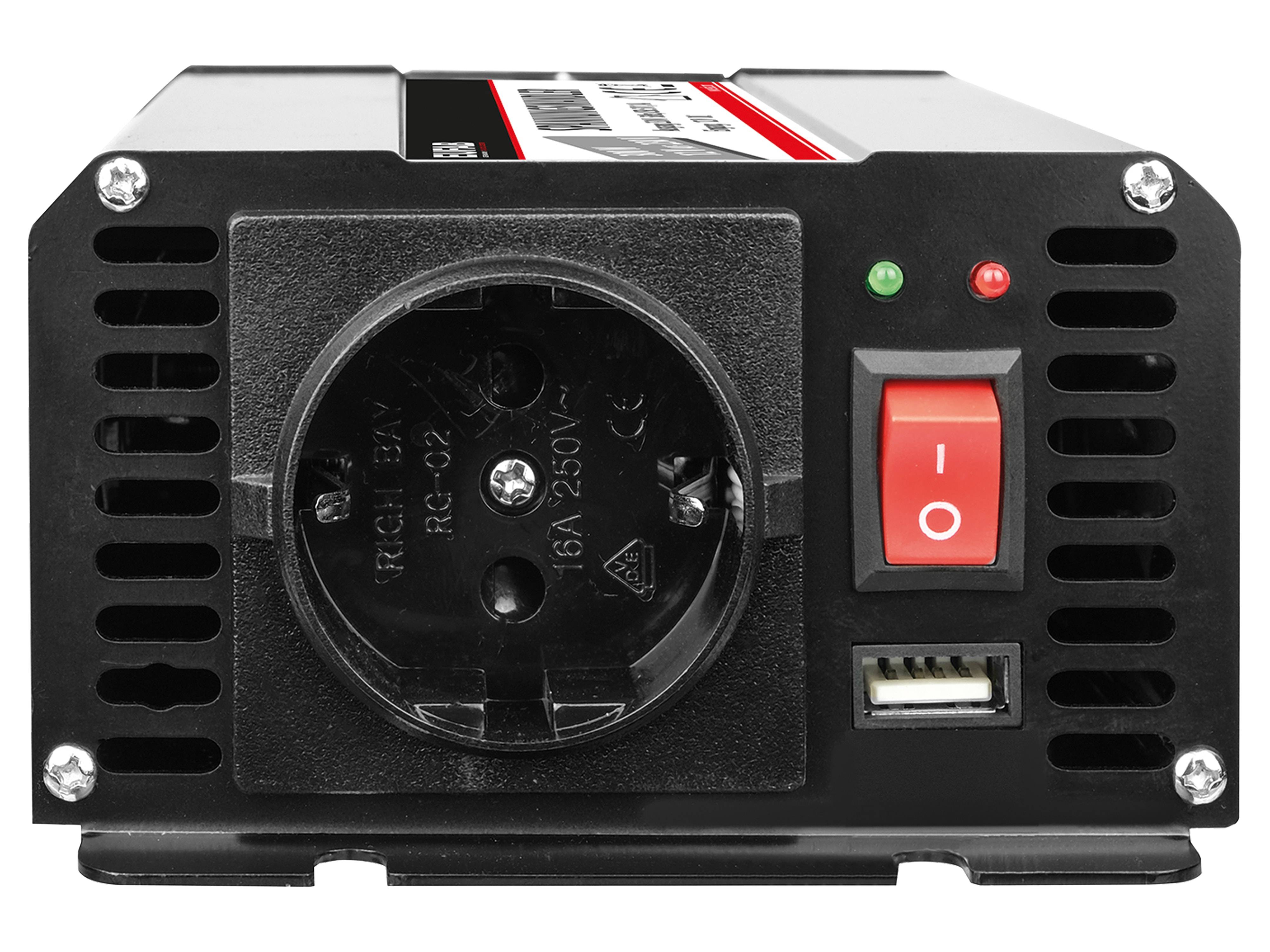 Eine Nahaufnahme eines schwarzen elektrischen Stromwechselrichters mit einer europäischen Steckdose, einem USB-Anschluss, einem Stromschalter und Anzeigelichtern.