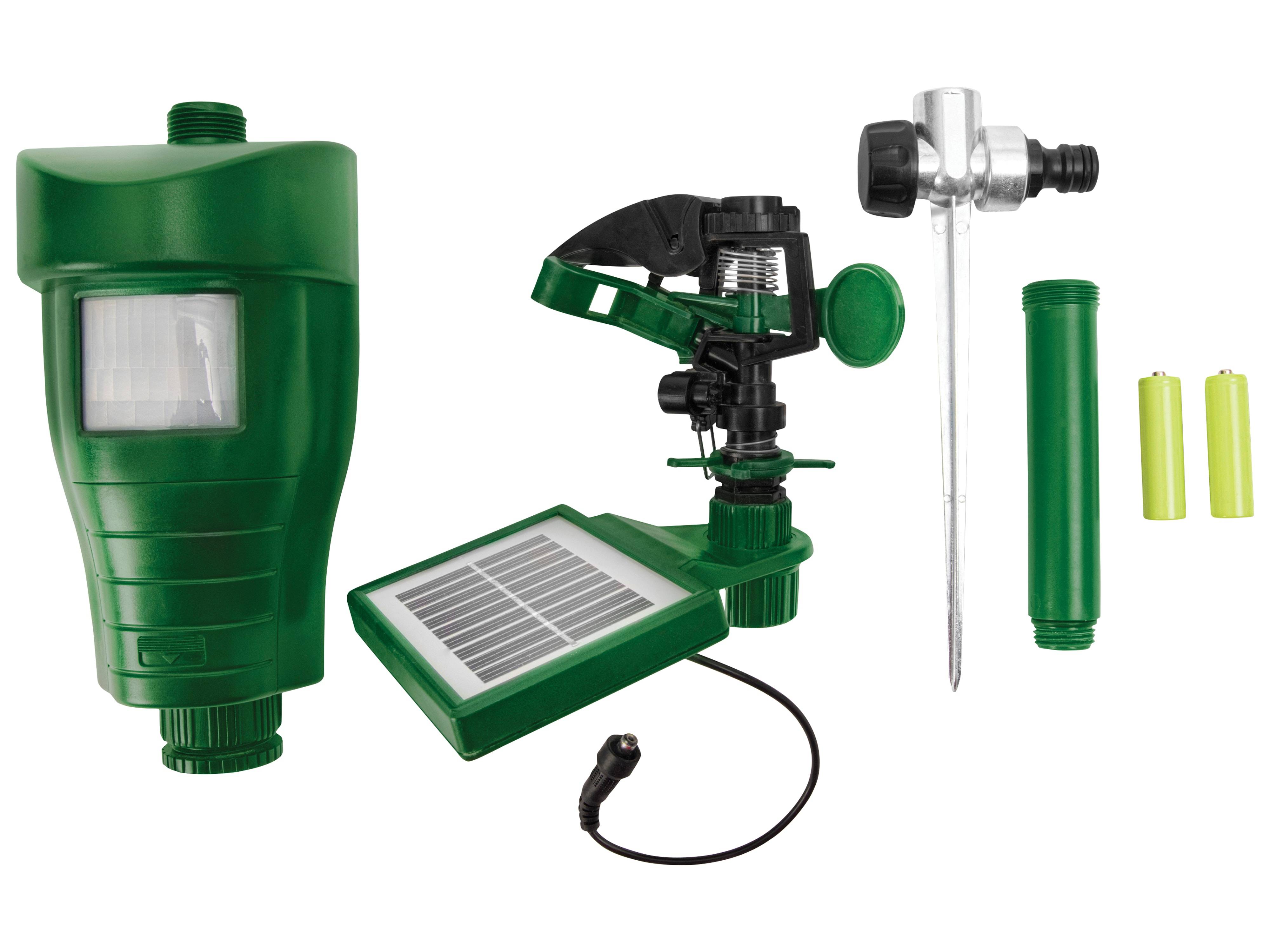 Solarbetriebenes Gartenbewässerungssystem mit Solarpanel, Sprinkler und Anschlüssen, die für automatische Bewässerung entwickelt wurden.