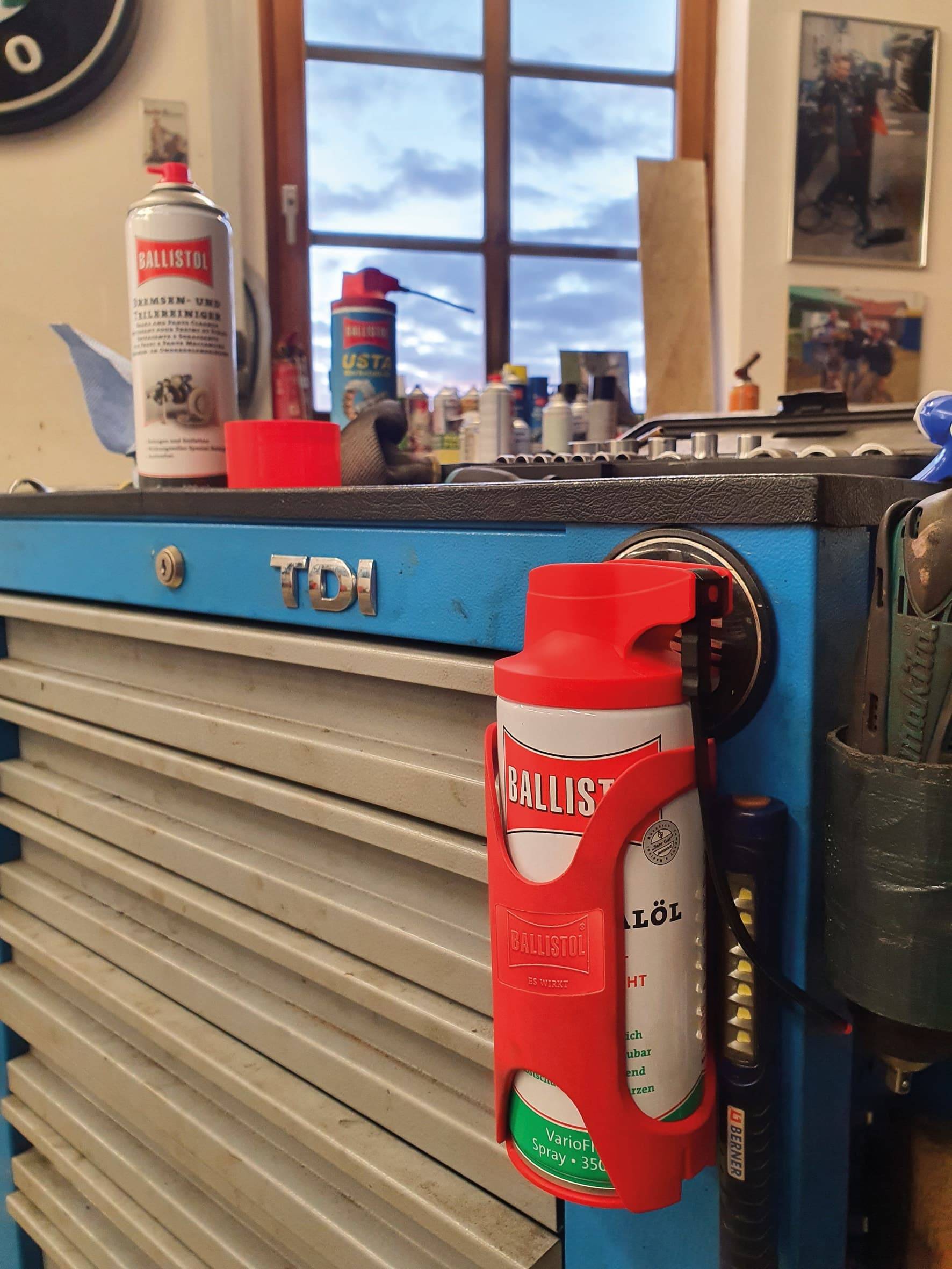 BALLISTOL Dosenhalter mit Magnet für alle Spray-Dosen, rot