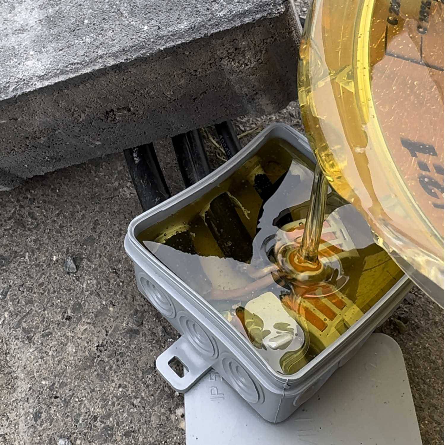 Elektrovergussmasse Epoxidharz IP68 & IP69 bis 1000 Volt, 40kg braun-transluzent (durchsichtig)  wasserdicht für Abzweigdosen