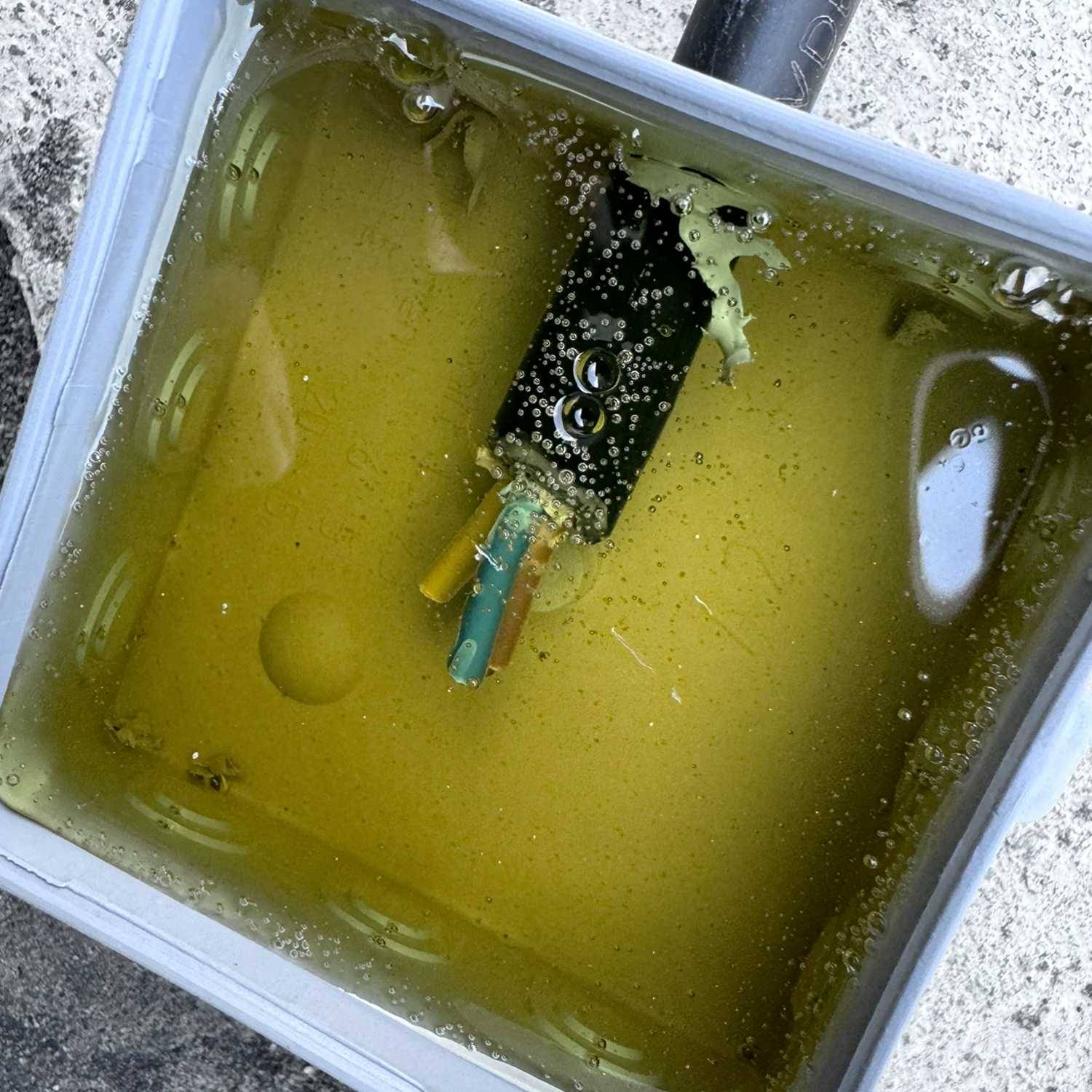 Elektrovergussmasse Epoxidharz IP68 & IP69 bis 1000 Volt, 20kg braun-transluzent (durchsichtig)  wasserdicht für Abzweigdosen