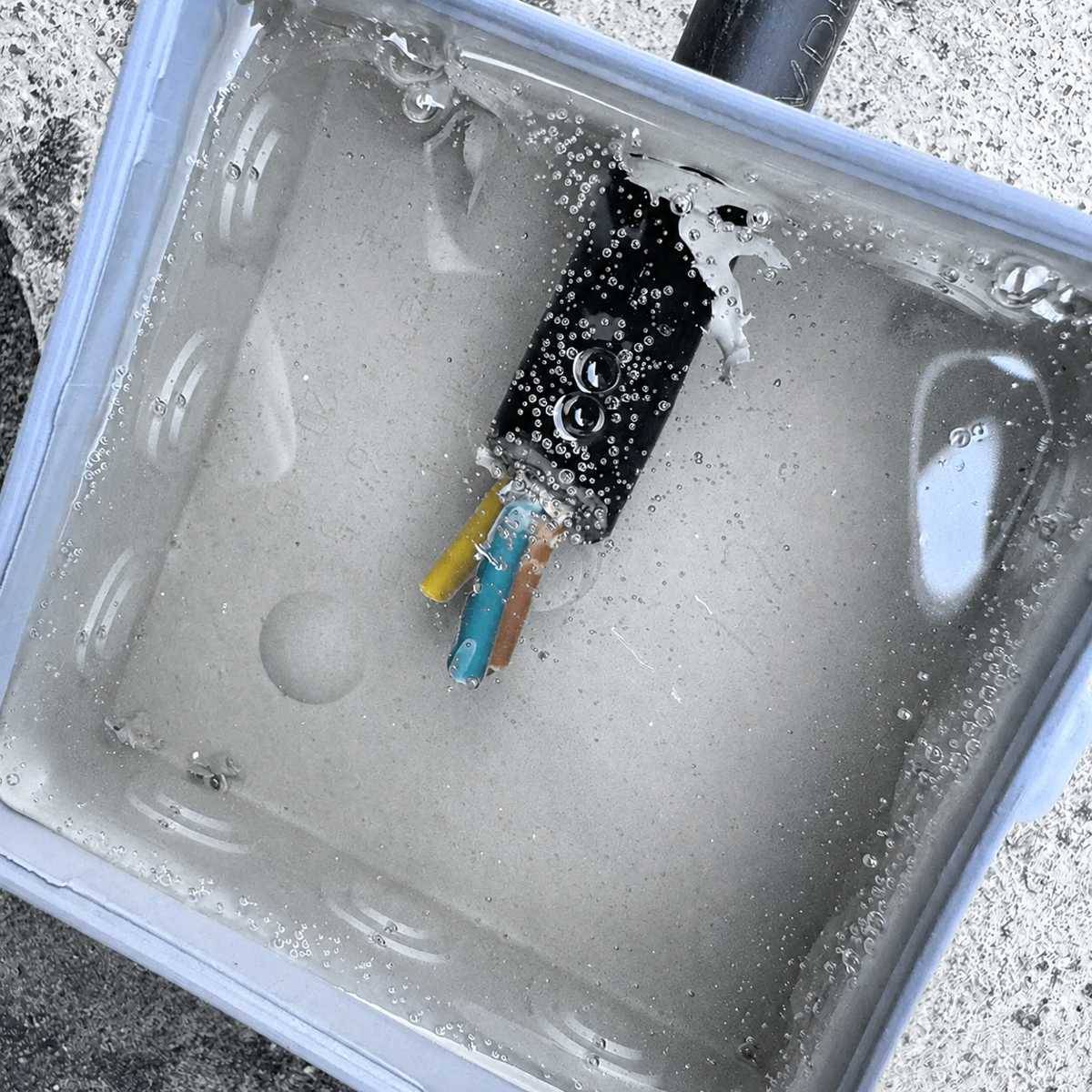 Elektrovergussmasse Epoxidharz IP68 & IP69 bis 1000 Volt 15kg Farblos (durchsichtig) wasserdicht für Abzweigdosen, Platinen, Kabelmuffen, usw.