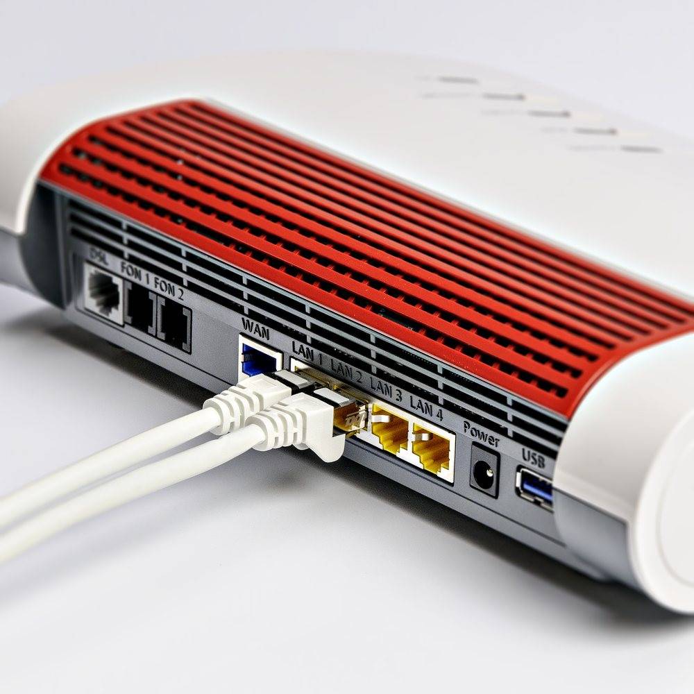 Fuba 0,5m CAT6a Netzwerkkabel weiß - Patchkabel Ethernetkabel S/FTP PIMF Schirmung - CAT-6 RJ45 Gigabit LAN 10 Gbit/s (DSL Switch Router Patchpanel