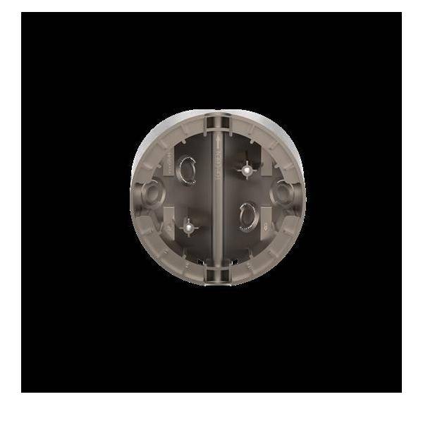 „Detailaufnahme des Inneren eines zylindrischen mechanischen Bauteils mit sichtbaren kreisförmigen Öffnungen und vier hervorstehenden Clips auf schwarzem Hintergrund.