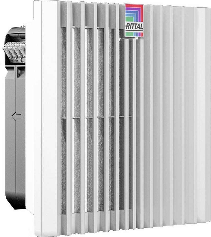 Eine Nahaufnahme eines Rittal-Lüftungssystems mit Gitterdesign und einem bunten Logo oben rechts, das seine Funktionalität hervorhebt.