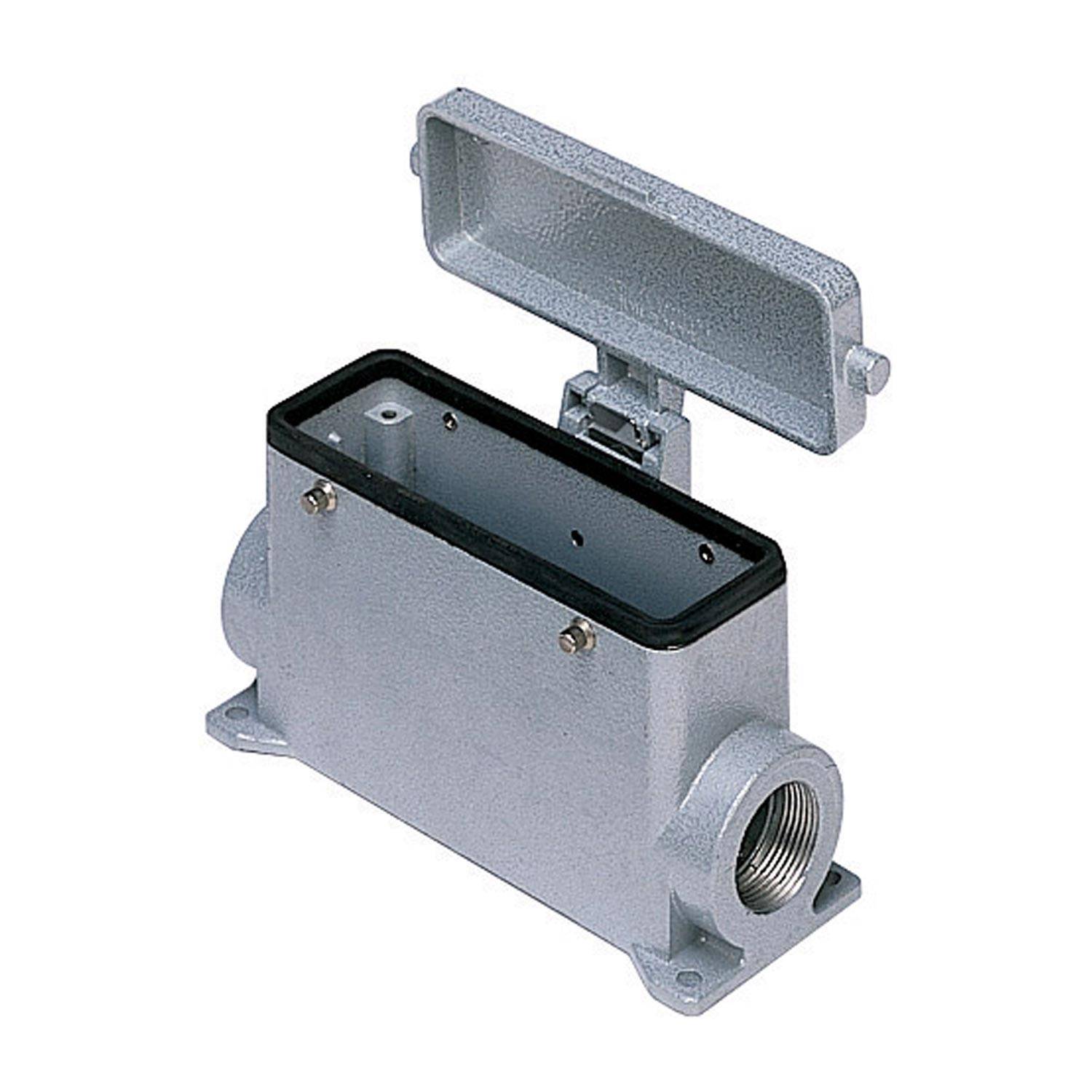 Ein metallischer industrieller Elektroinstallationskasten mit offenenem Deckel, der mehrere Eintrittsöffnungen für Elektroleitungen und eine Dichtung zum Abdichten zeigt.