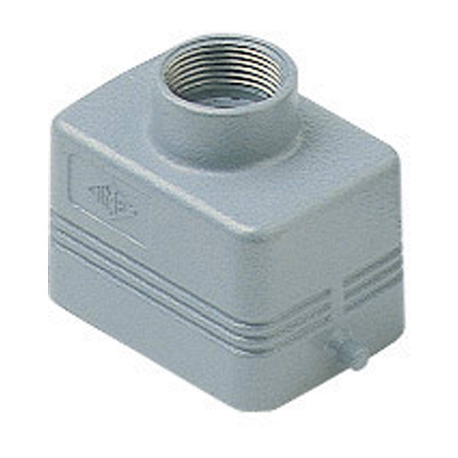 Ein grauer metallischer Adapter oder Stecker mit einer Gewindebohrung oben. Er hat einen rechteckigen Körper mit einem kleineren zentralen Vorsprung.