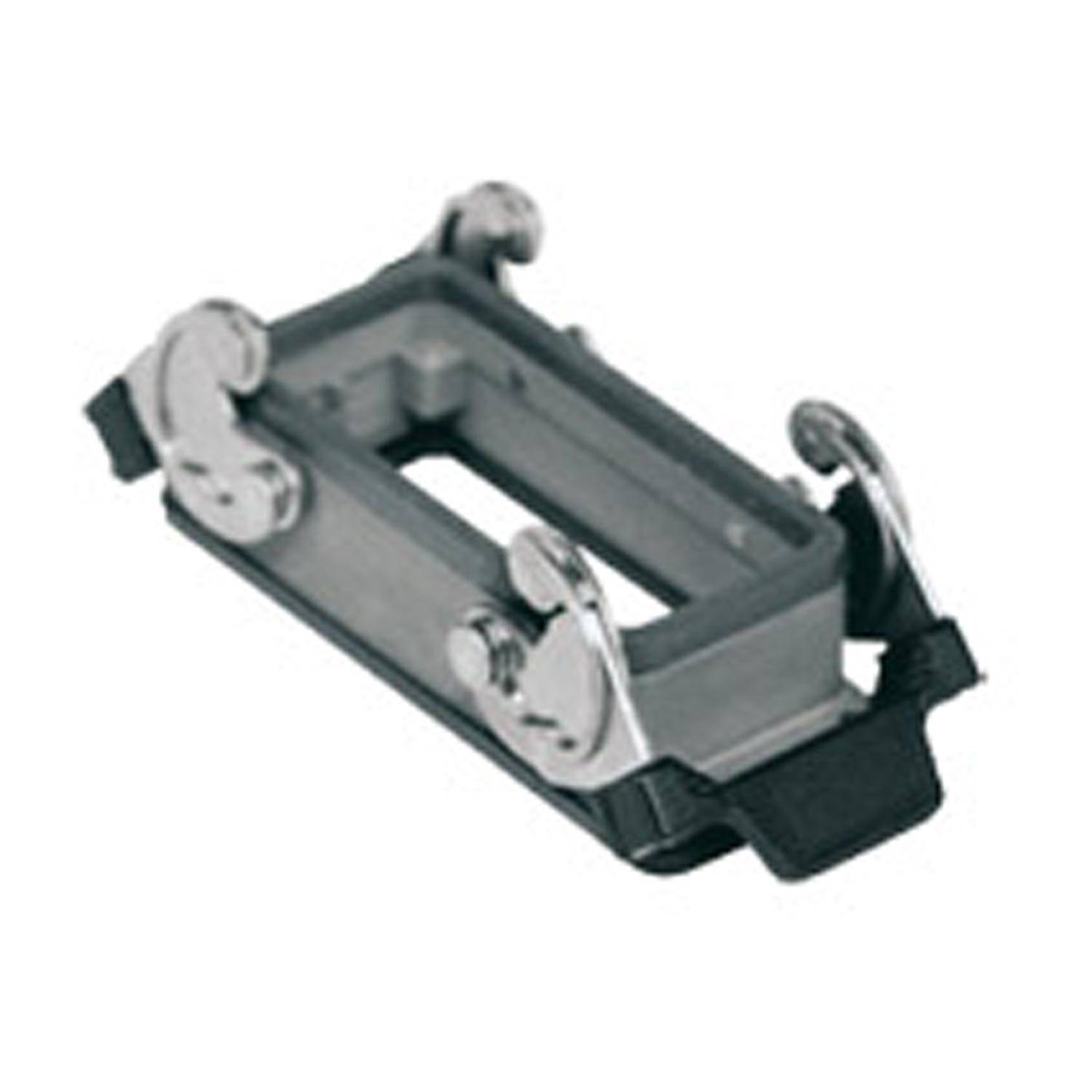 Eine Metallschnalle mit rechteckigem Rahmen, zwei schwenkbaren Haken auf jeder Seite und angebrachten schwarzen Riemen, zum Sichern oder Befestigen verwendet.