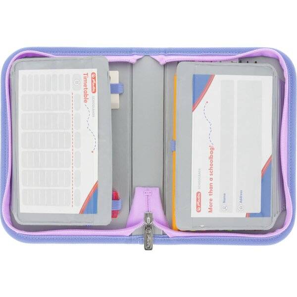 Offenes violettes Federmäppchen mit Reißverschluss mit zwei transparenten Fächern, die einen Wochenplan und Schullogbuchkarten halten, mit zentraler Reißverschlusstasche.