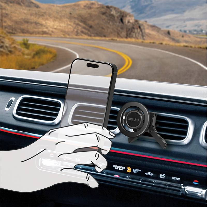 Eine Hand platziert ein schwarzes Telefon auf einem magnetischen Telefonhalter in einem Auto, geparkt an einer malerischen Straßenseite mit Bergen im Hintergrund.