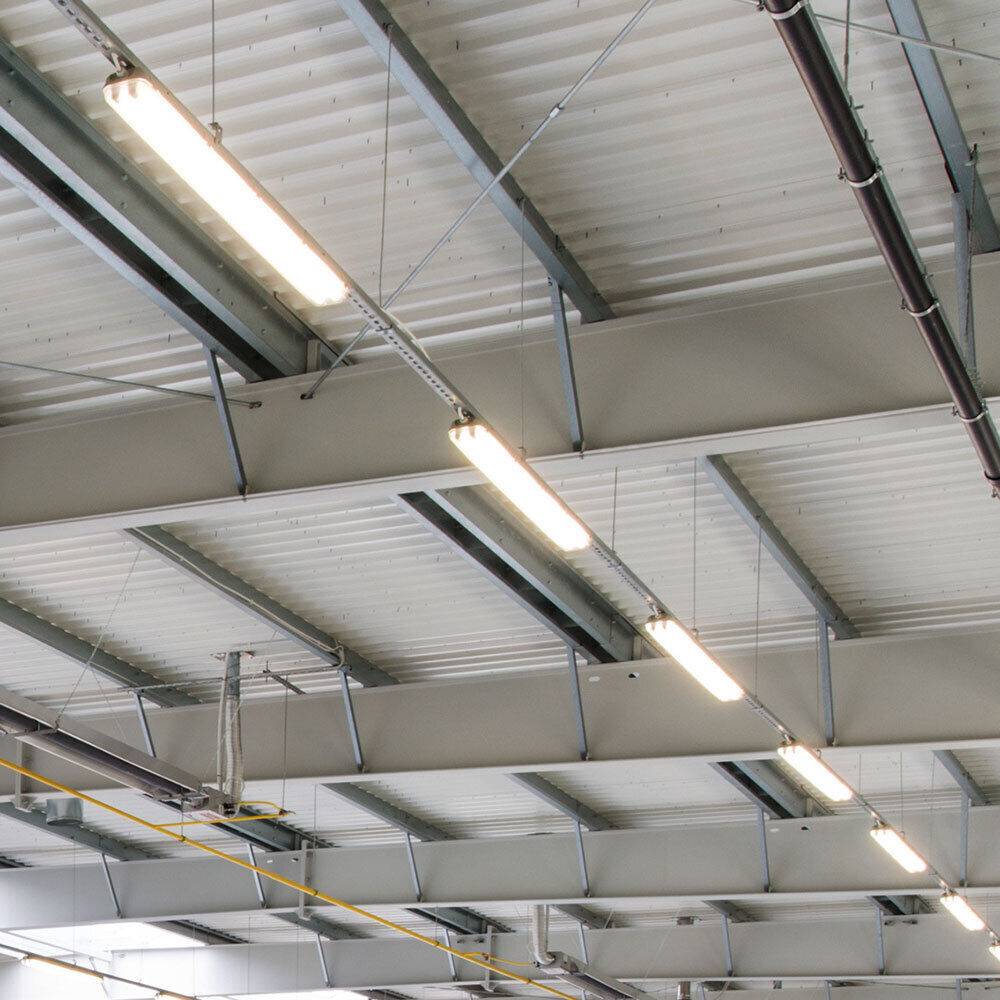 LED Wannenleuchte Hallenlampe Deckenleuchte Garagenlampe Feuchtraumleuchte, strahlwassergeschützt, Abstrahlwinkel 120°, 48W 5760lm 6500K kaltweiß