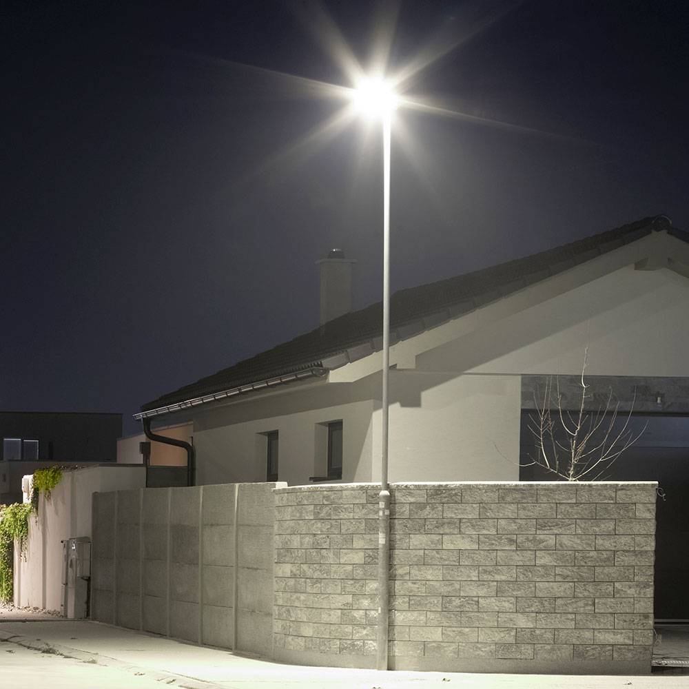 LED Straßenlampe Straßenlaterne Parkplatzbeleuchtung Außen Straßenleuchte für draußen, Aluminium grau, 30W 800lm 6500K, LxBxH 41,8x19,9x6