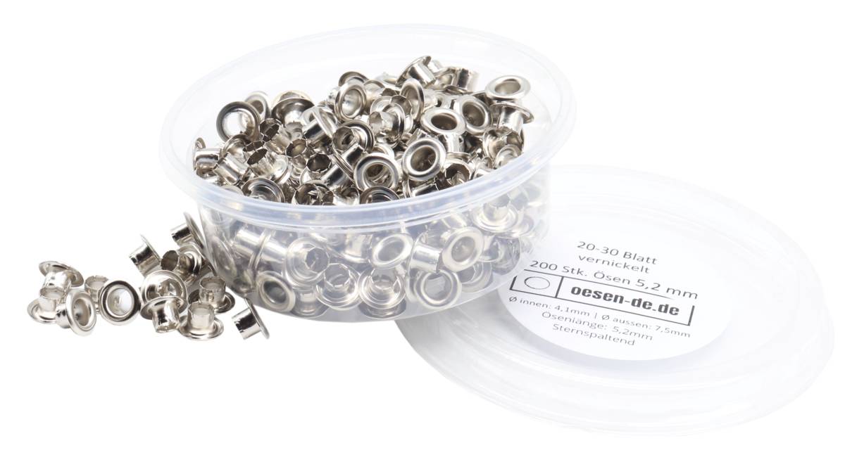 Ein durchsichtiger Plastikbehälter, gefüllt mit Metallösen, mit Spezifikationen beschriftet, vor einem einfarbigen schwarzen Hintergrund.