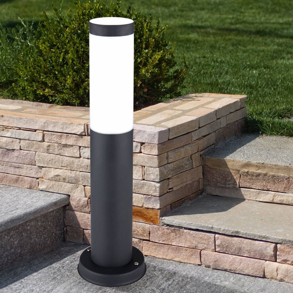 Sockelleuchte mit Steckdose und Bewegungsmelder Steckdosensäule Garten mit Licht, Edelstahl anthrazit, E27, 3er Set