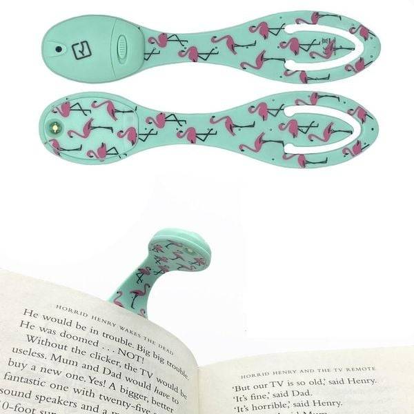 Flexilight Leselicht (Flamingo) | 2 in 1 Leselampe & Lesezeichen | Geschenk für Leser, Buchliebhaber | Deutsche Ausgabe