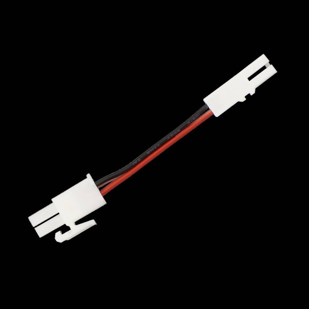 Ein kurzes Verbindungskabel mit roten und schwarzen Leitungen, mit weißen Steckern an jedem Ende, vor einem schwarzen Hintergrund.