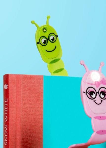 Flexilight Pals Leselicht (Bookworm) | grün | 2 in 1 Leselampe & Lesezeichen | LED Leselicht | Geschenk für Leser, Buchliebhaber | Deutsche Ausgabe