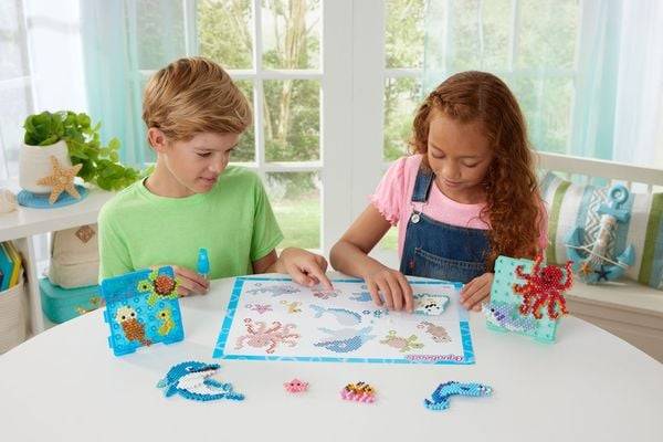 Aquabeads 35046 - Ocean Splash Scene, Ozean Bastelset, Bastelperlen