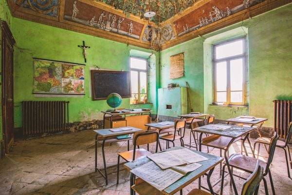 Lost Places Adventskalender - Folge den Spuren der verschwundenen Fotografin