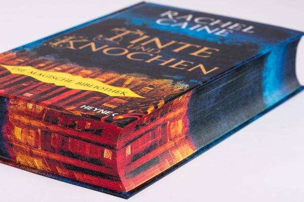 Tinte und Knochen – Die Magische Bibliothek