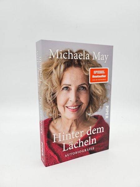 Hinter dem Lächeln