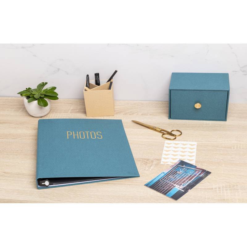 Ein blau beschriftetes Fotoalbum mit dem Aufdruck 