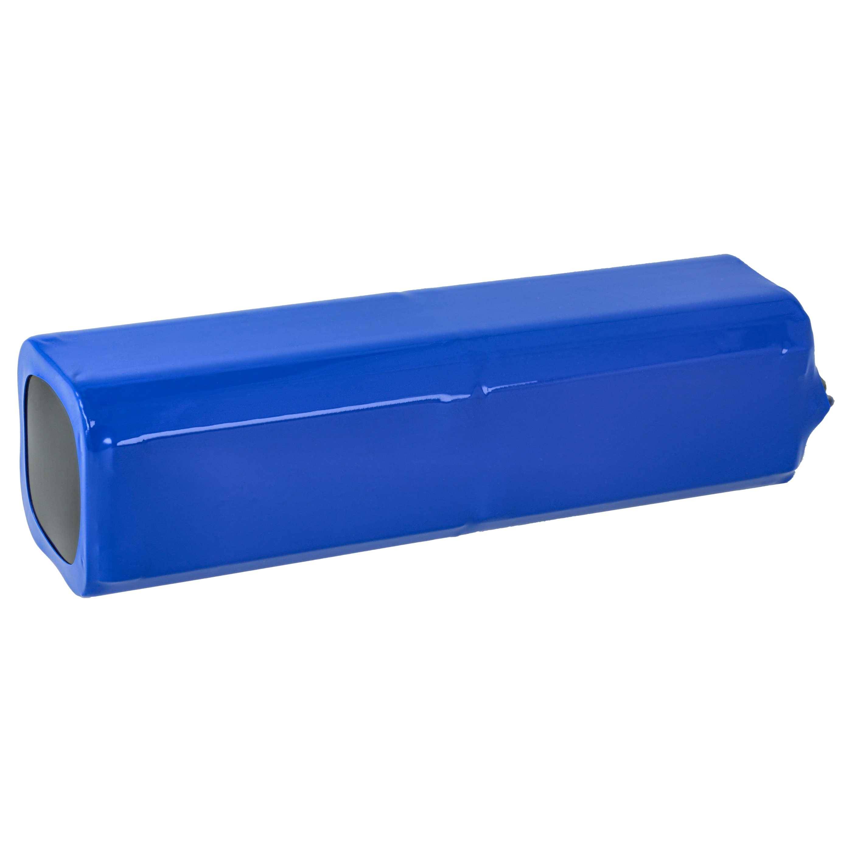 Ein blaues, rechteckiges Akku-Pack mit glatter, glänzender Oberfläche, horizontal vor einem weißen Hintergrund liegend.