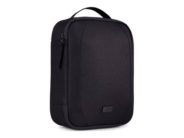 Schwarzer rechteckiger Rucksack oder Laptoptasche mit Tragegriff oben und frontal angebrachter Reißverschlusstasche auf weißem Hintergrund.