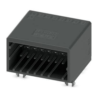 Ein schwarzer rechteckiger elektronischer Stecker mit mehreren Stiften im Inneren, wahrscheinlich für Leiterplattenanwendungen verwendet.