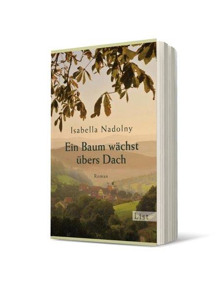 Ein Baum wächst übers Dach