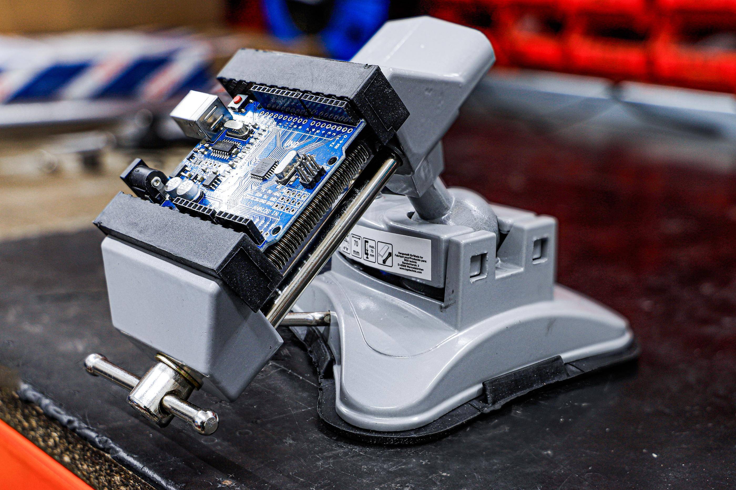 BGS Diy Tisch-Schraubstock | schwenkbar | Backen 70 mm | mit