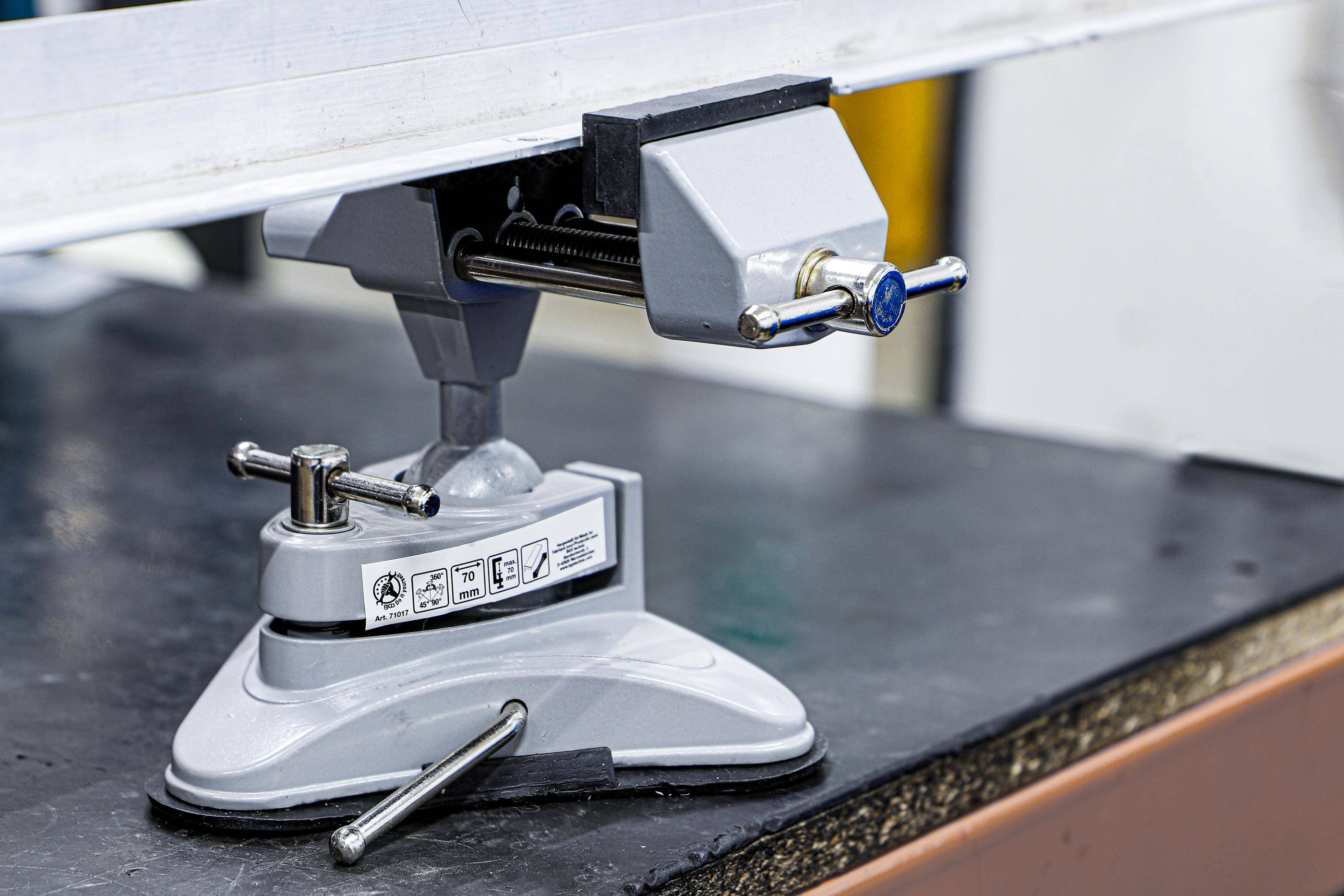 BGS Diy Tisch-Schraubstock | schwenkbar | Backen 70 mm | mit